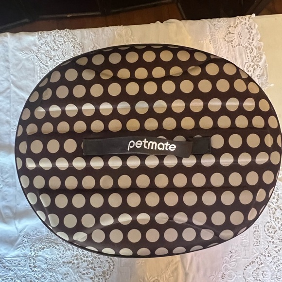 Polka-dotted brown and cream Pet mate small pet carrier. - Picture 5 of 7